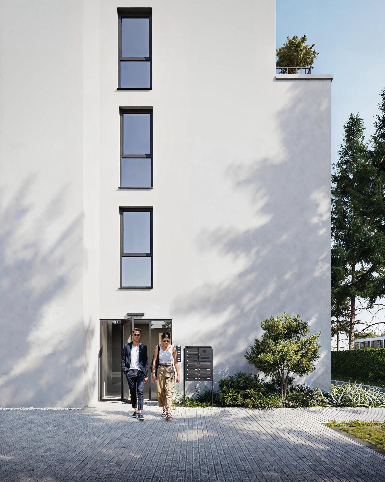 Entrance zone with residents leaving the building.