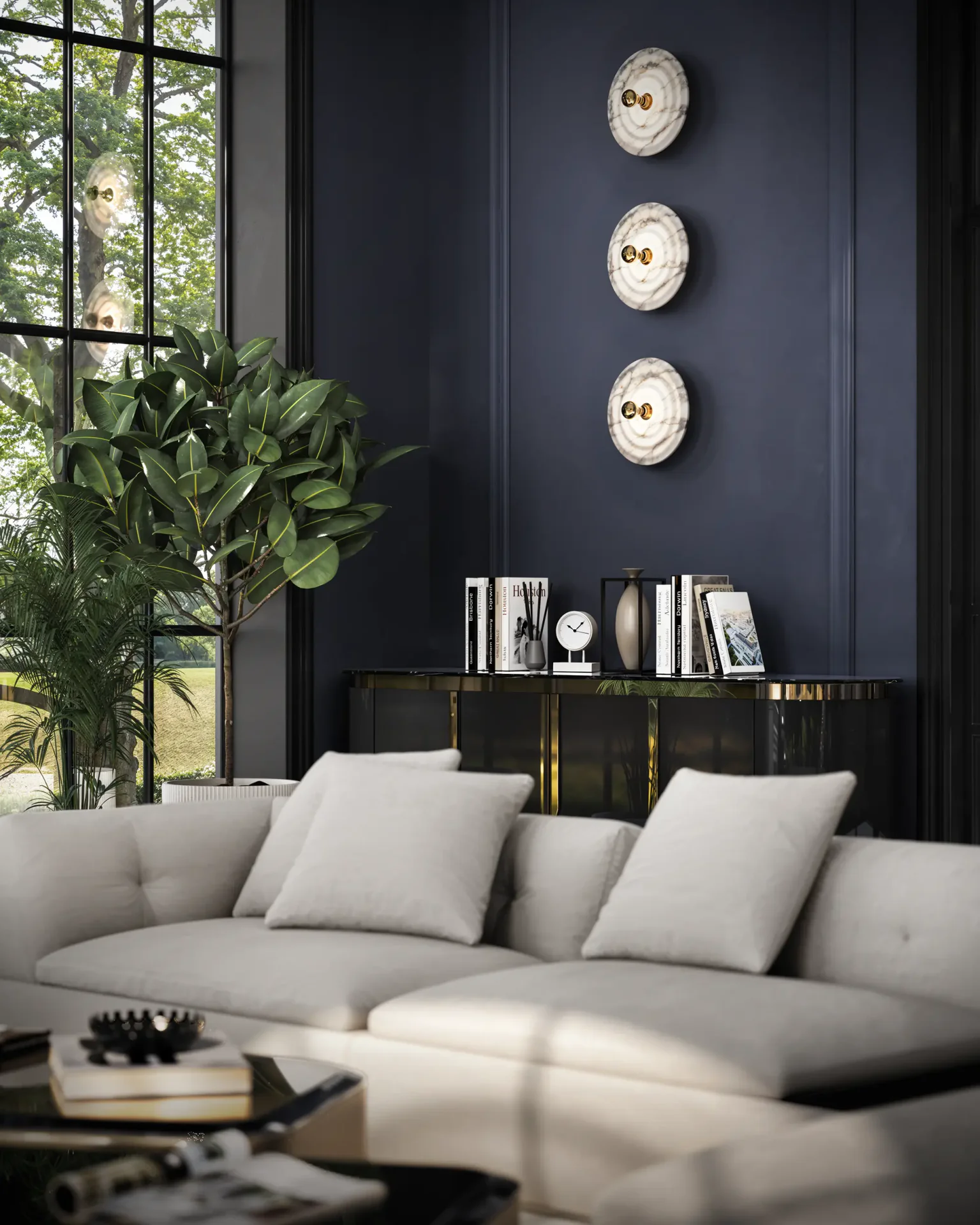 Detailaufnahme eines klassischen Wohnzimmers mit dunkler Holzkonsole, Sofa und einer eleganten Wandleuchte.