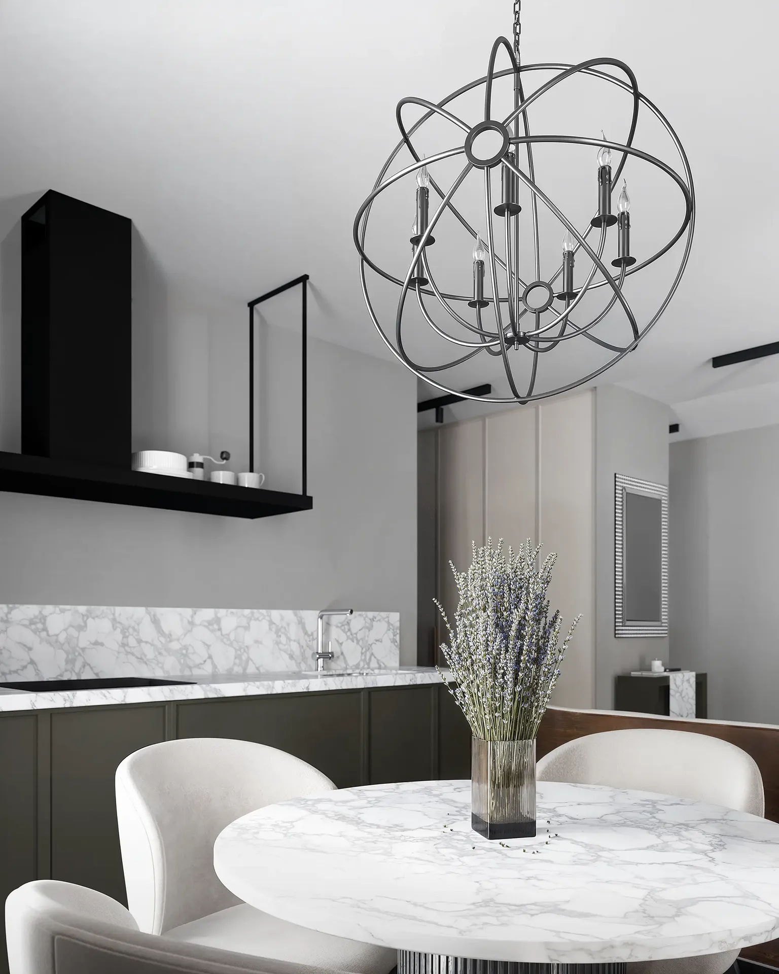 Moderne Küche mit Marmor-Esstisch und geometrischer Pendelleuchte.