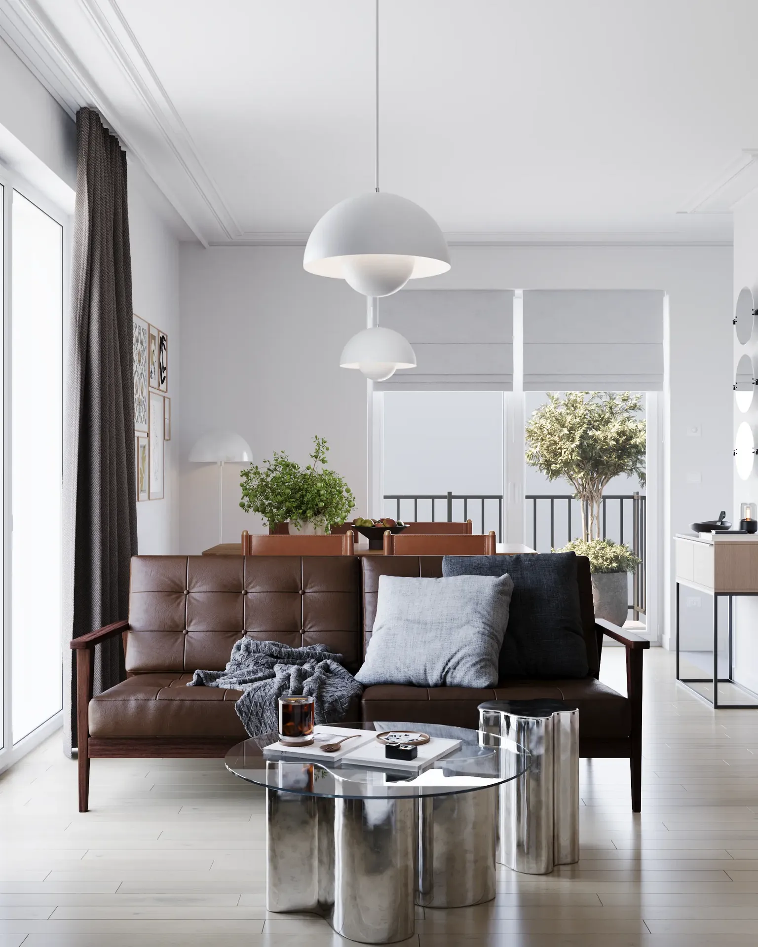 Vorderansicht eines Wohnzimmers mit Sofa und Essbereich im Hintergrund.