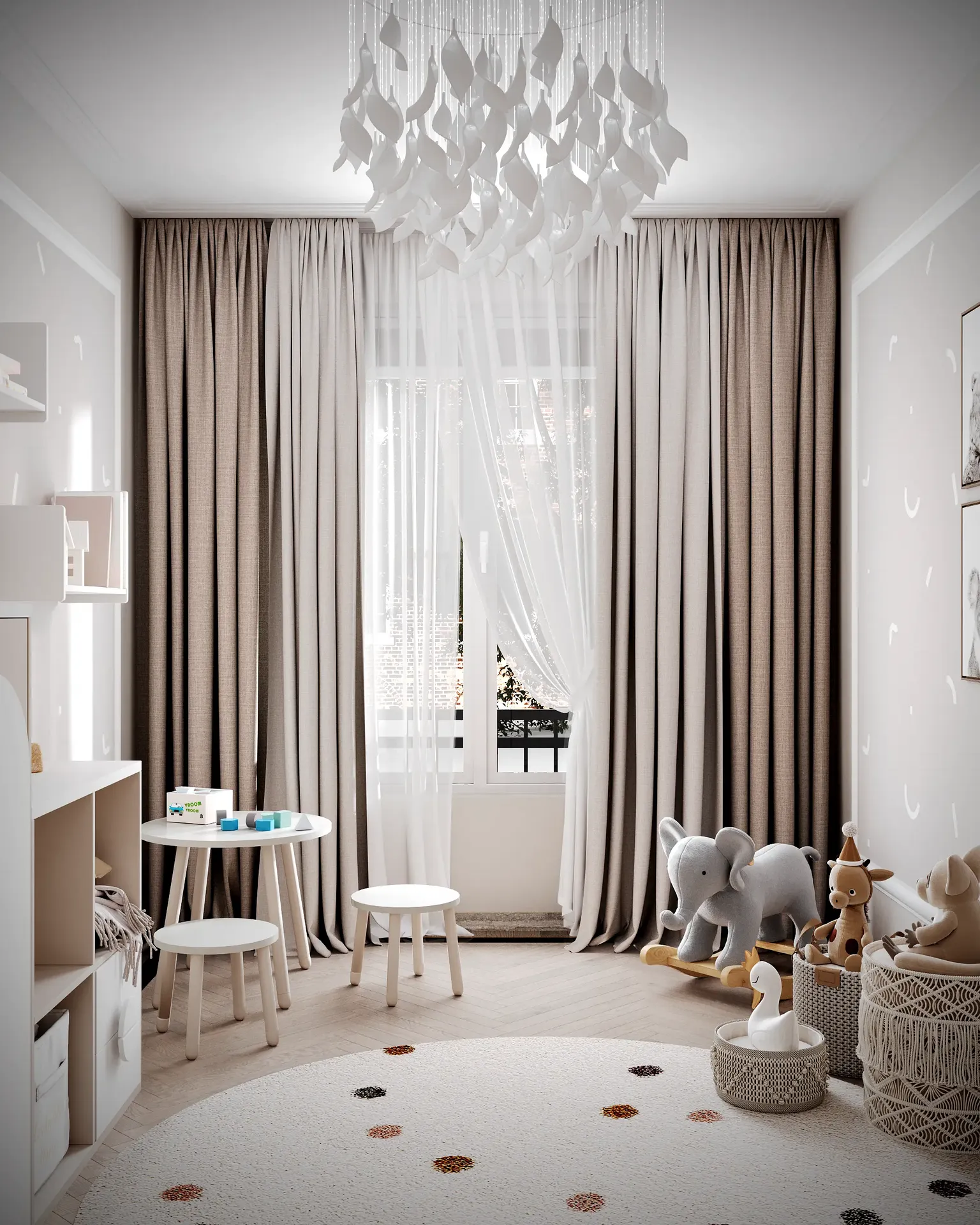 Aire de jeux pour enfants ensoleillée près d'une grande fenêtre, dotée de textiles doux et de jouets minimalistes.