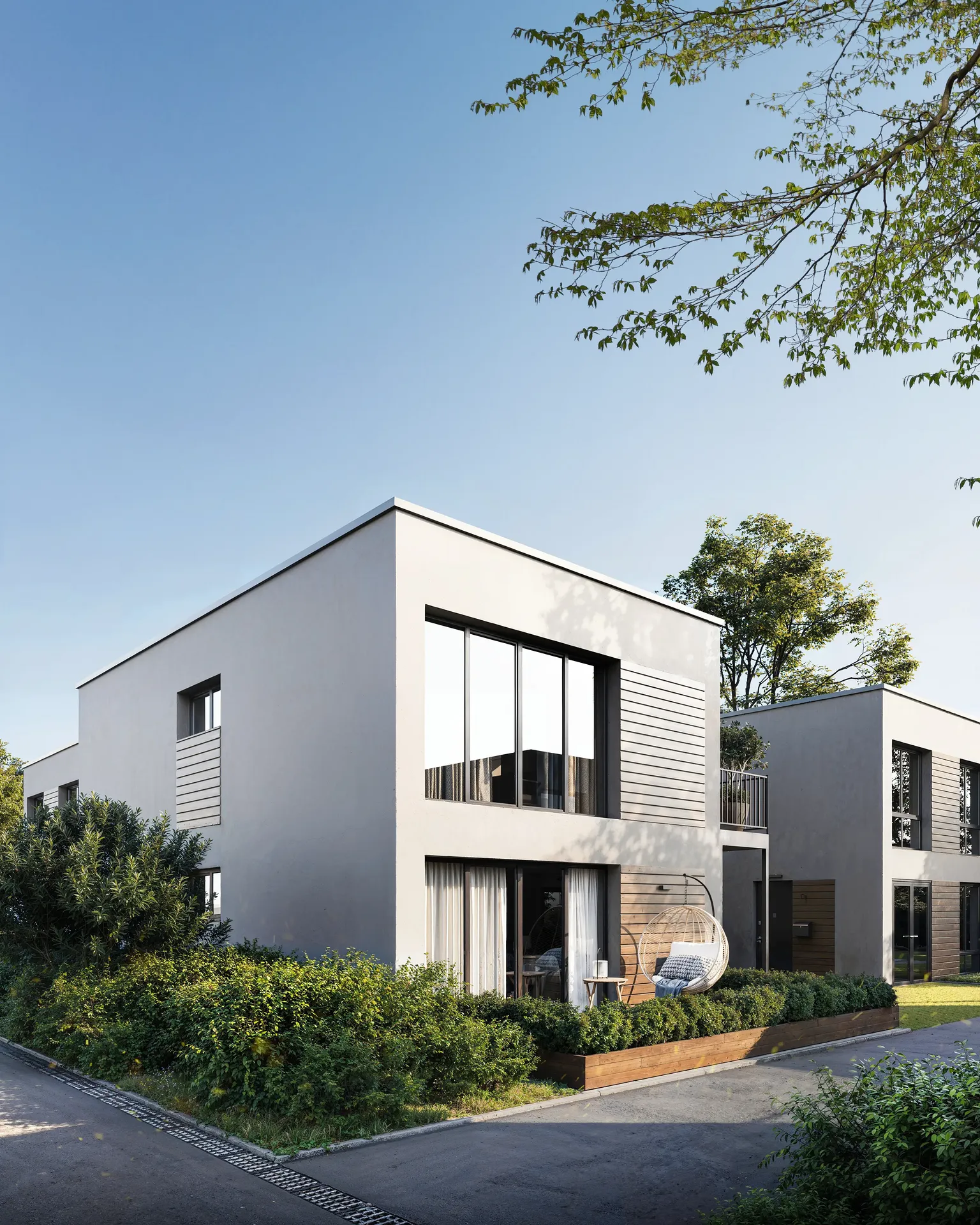 Schrägansicht der Rückfassade mit modernen architektonischen Linien.