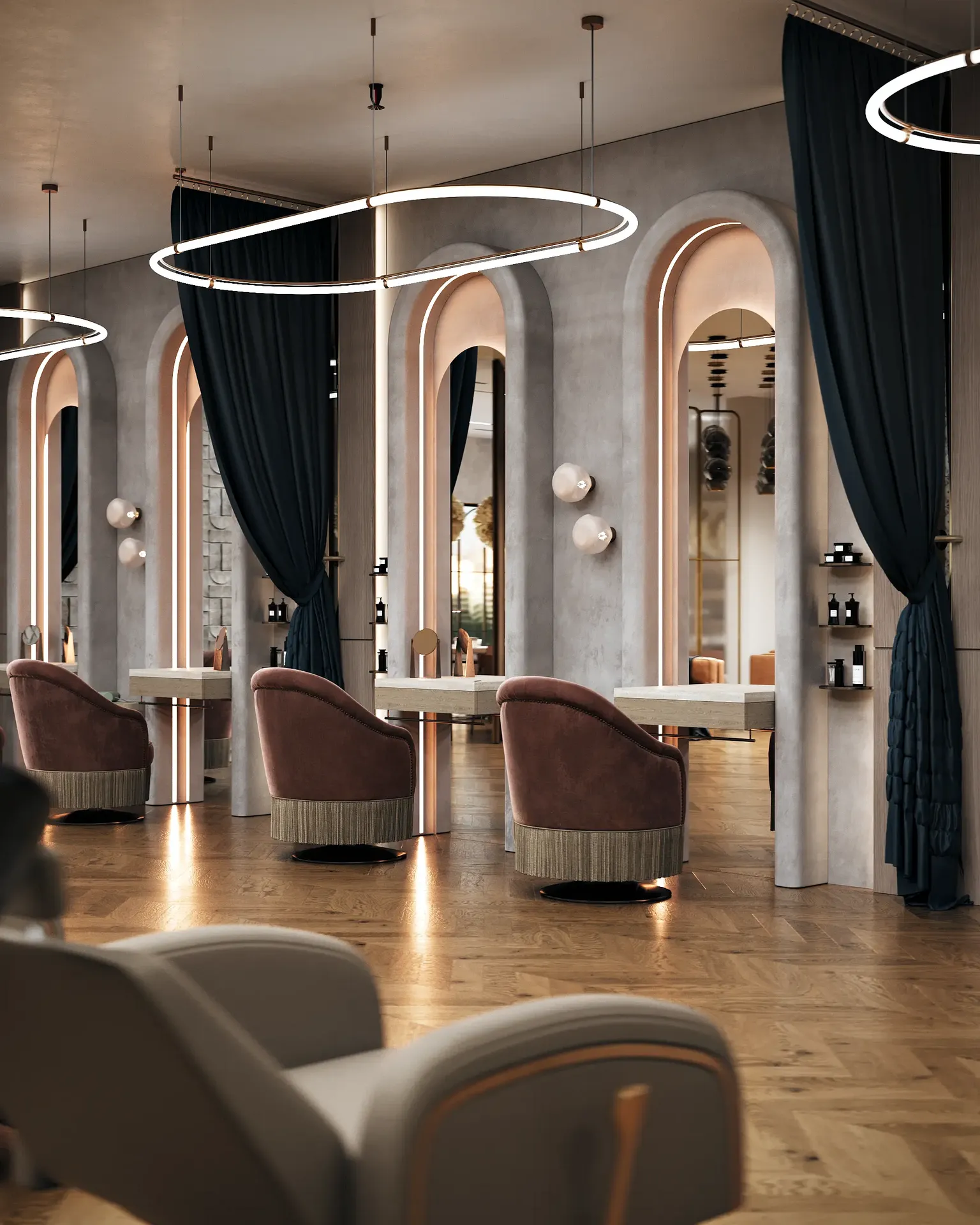 Vue depuis la zone de lavage des cheveux sur les principales stations de coiffure du salon.