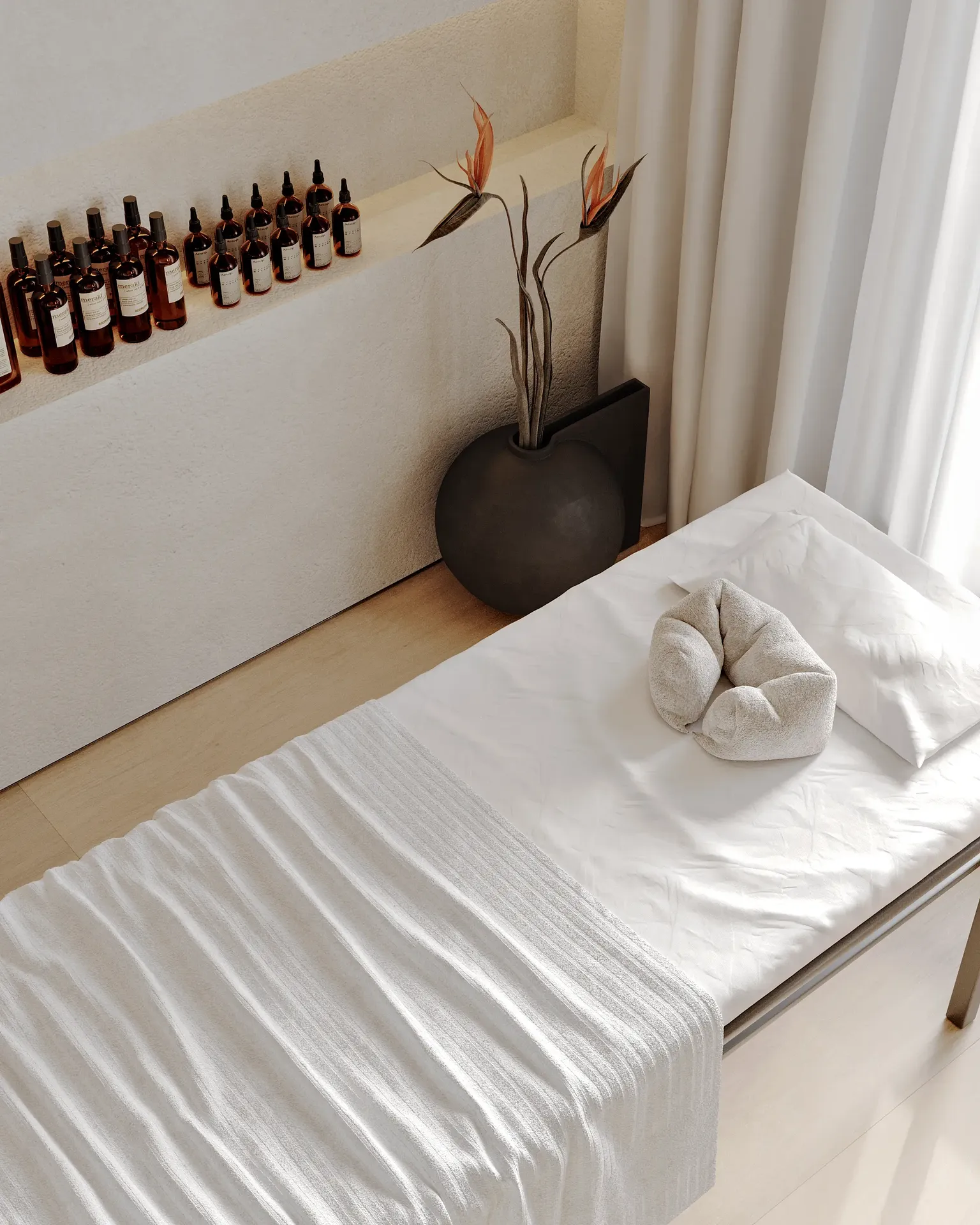 Vue de haut en bas d'une table de massage préparée avec des huiles de décoration et de traitement.