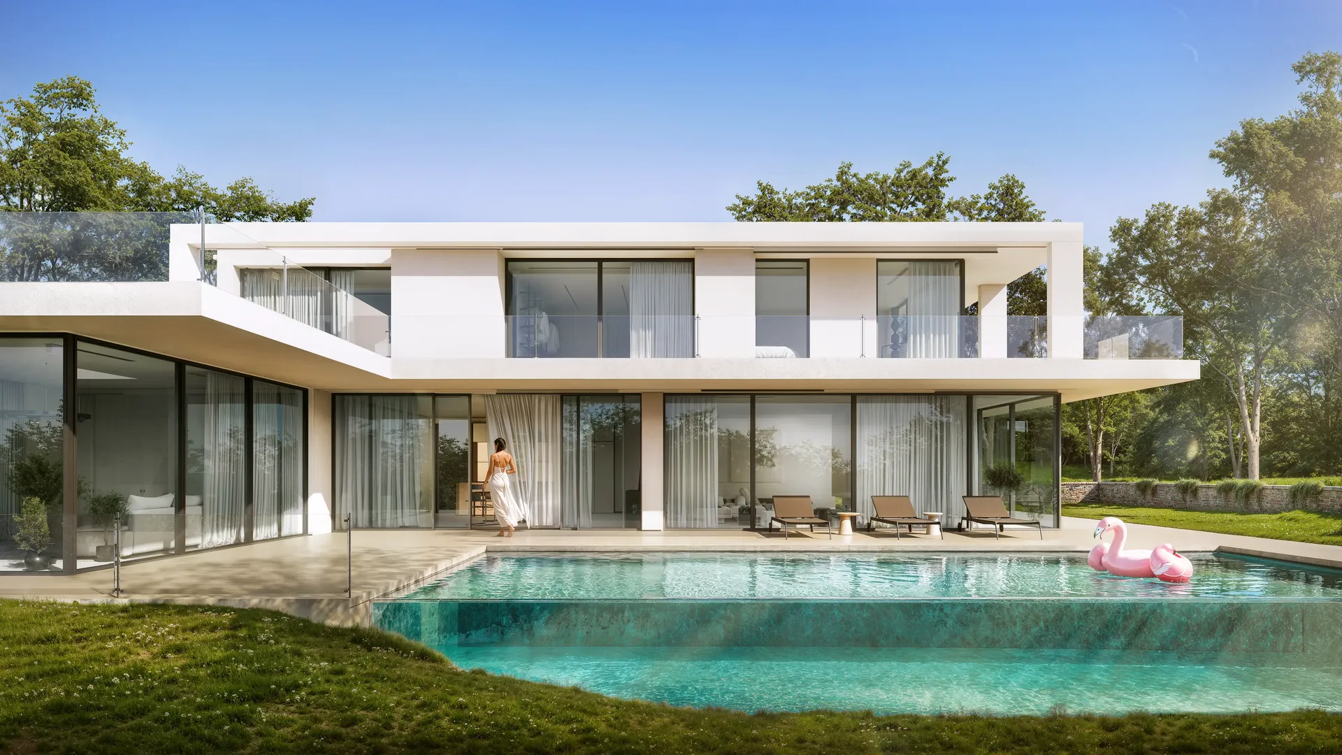 Frontalansicht der modernen Villa und des Pools mit einer Frau, die den hellen Innenraum betritt.
