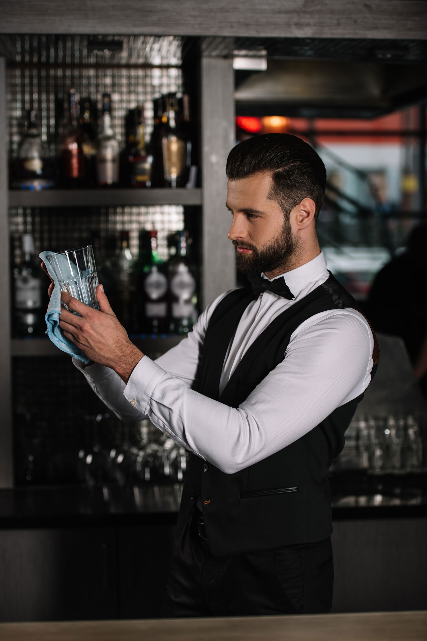 Barkeeper der Löwenbar Gießen - Cocktails, Weine, Aperitifs & Snacks in Gießen