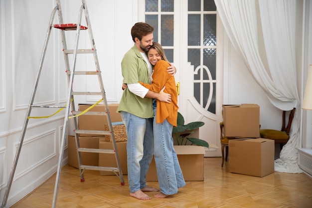 Pareja joven, mudanza, en, nuevo hogar