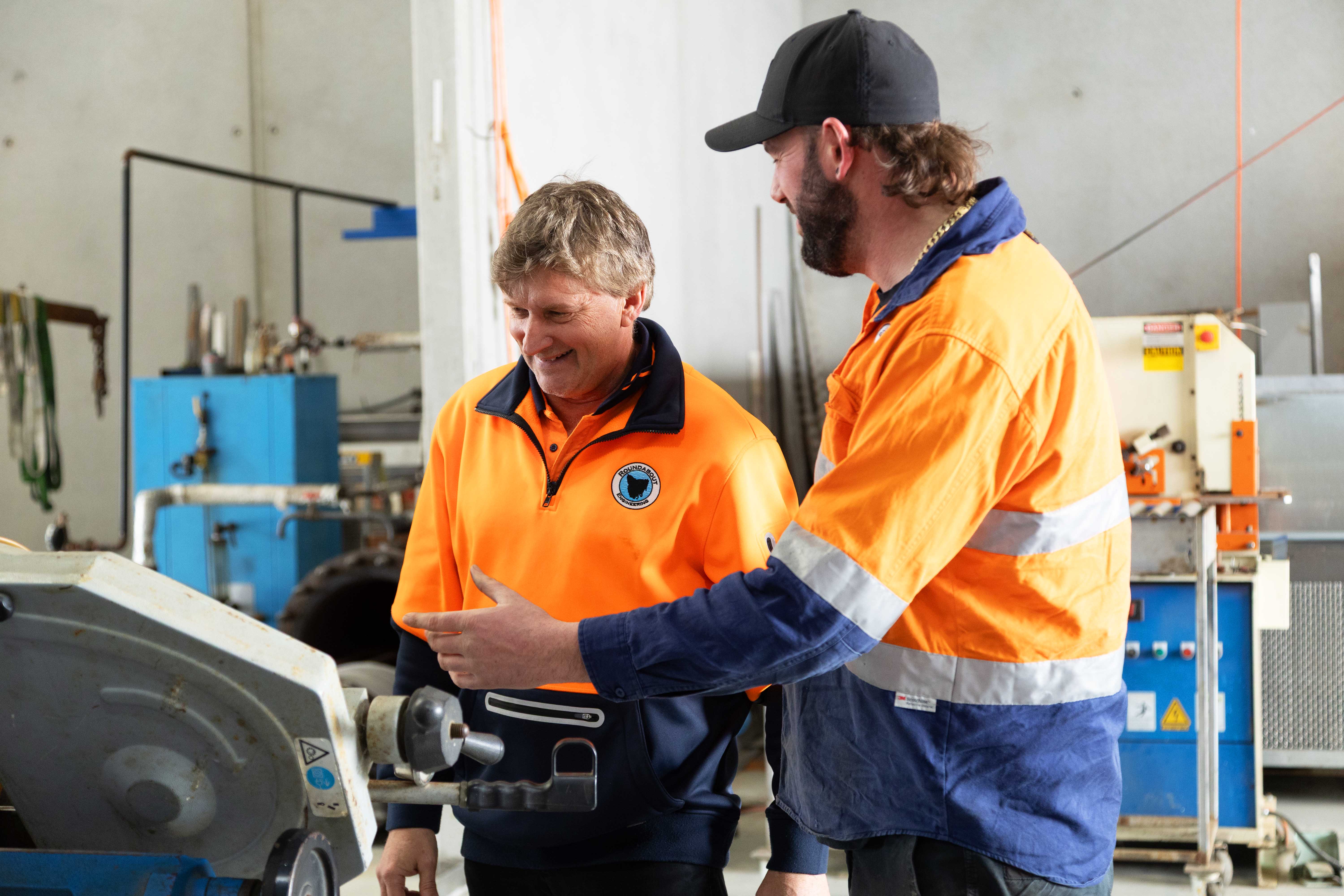 image depicting employees collaborating (for a manufacturing plant)