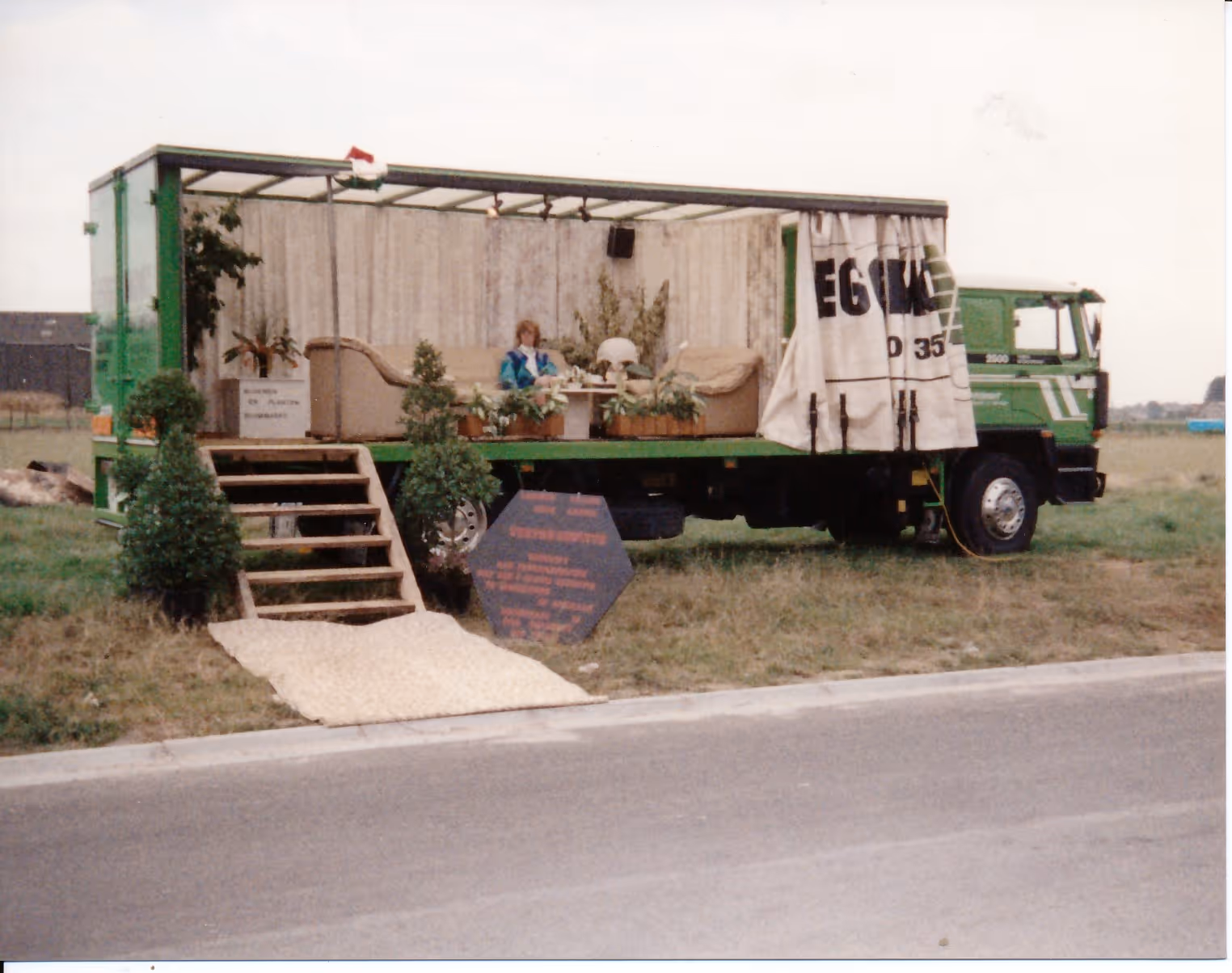 Eerste showroom op vrachtwagen in 1986.