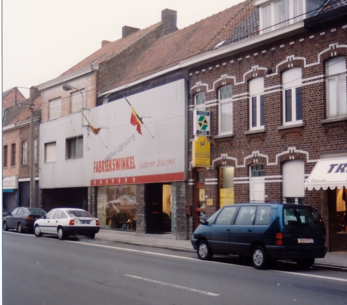 Voorgevel winkel in Harelbeke 1995.
