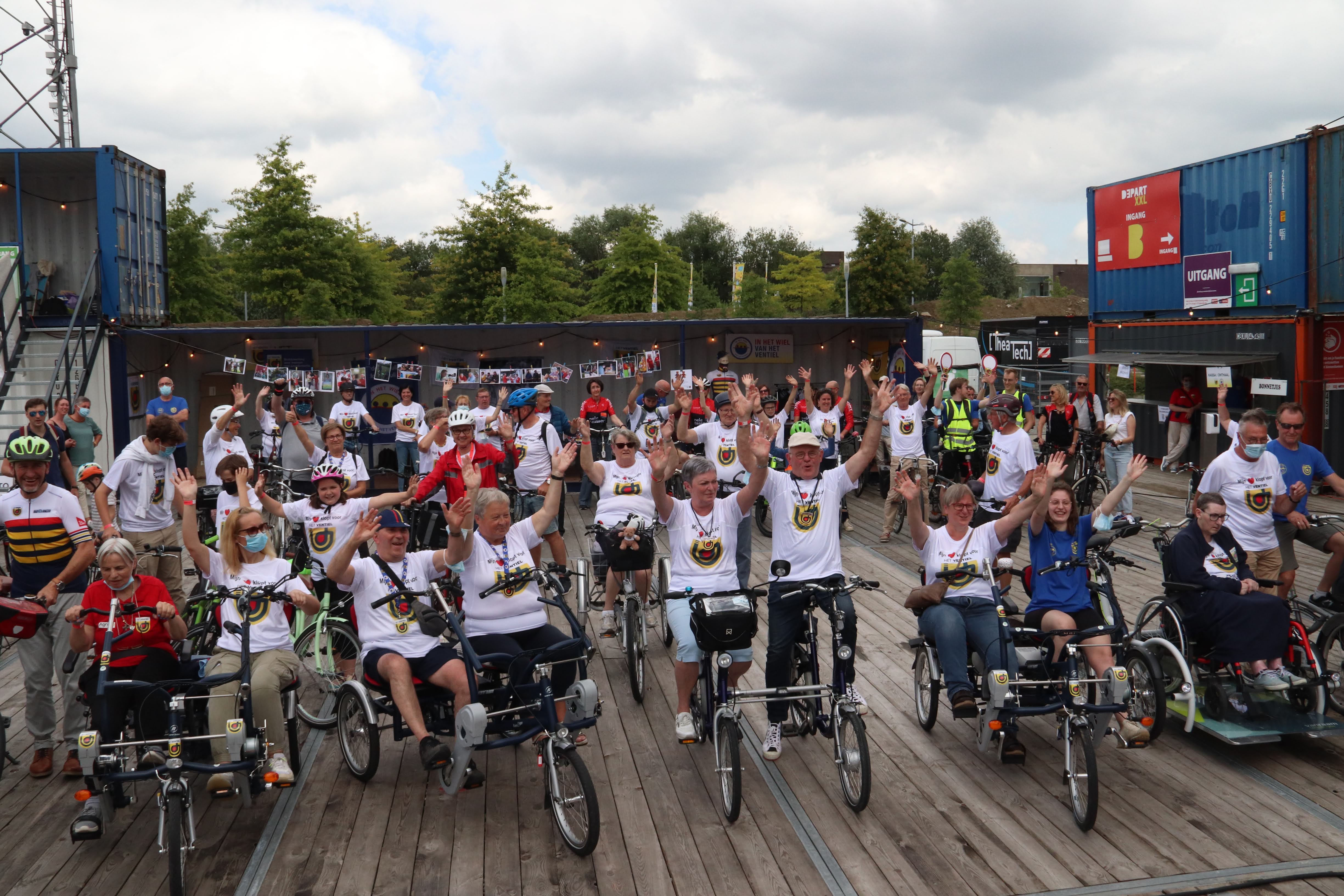 Groepsfoto met alle deelnemers van Het Wiel van Het Ventiel.