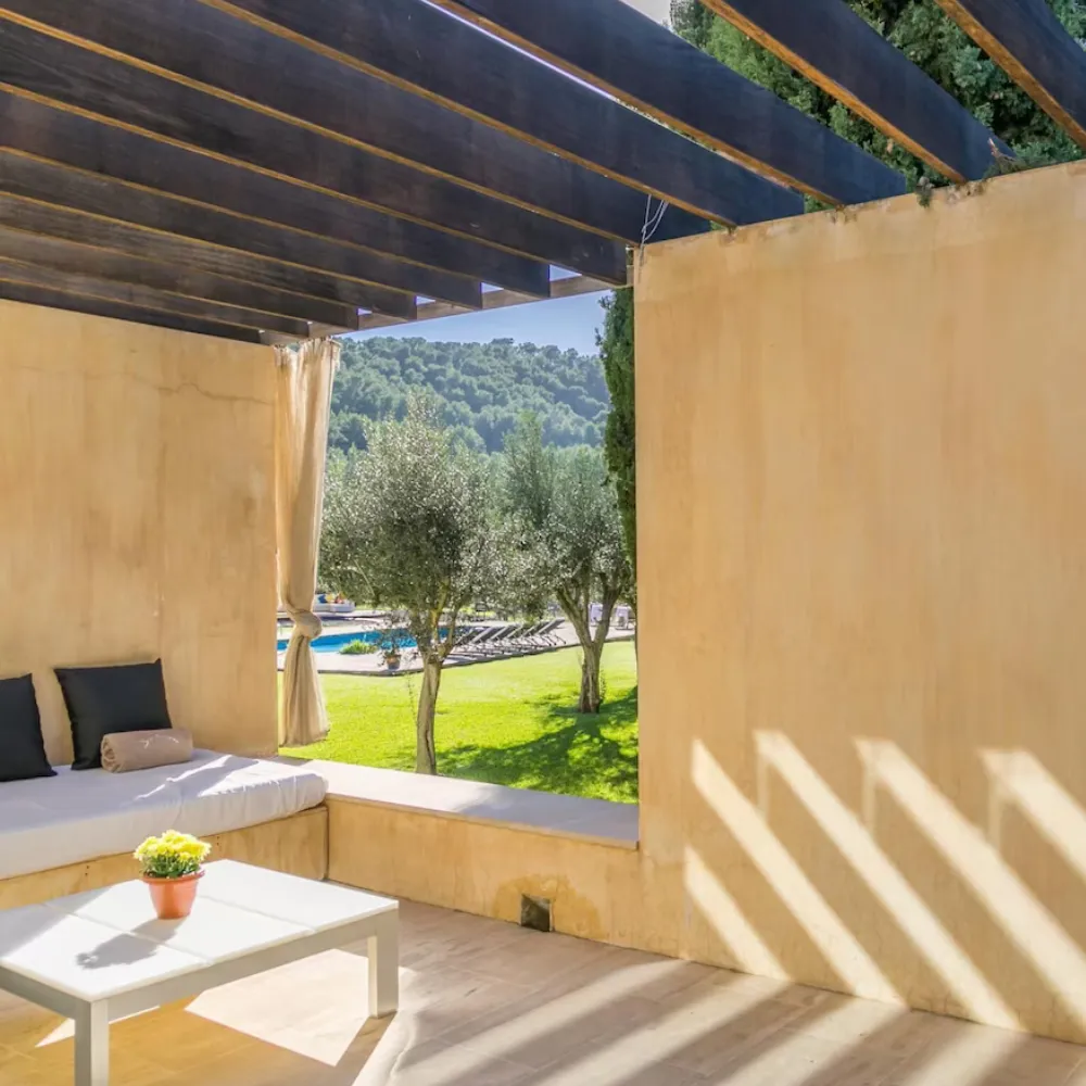 Jo Macarthur Mallorca Yoga Retreat 2025 property room image 2