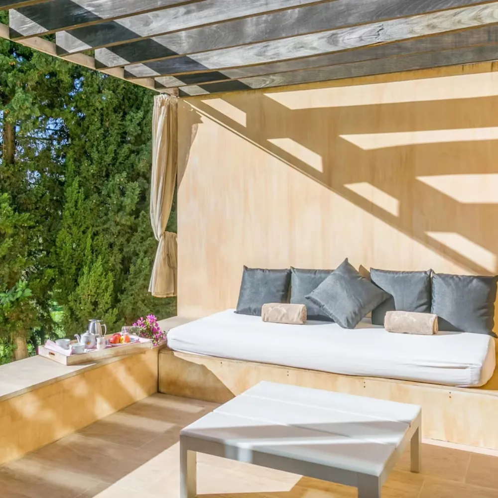 Jo Macarthur Mallorca Yoga Retreat 2025 property room image 4
