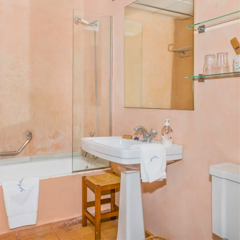 Jo Macarthur Mallorca Yoga Retreat 2025 property room image 6