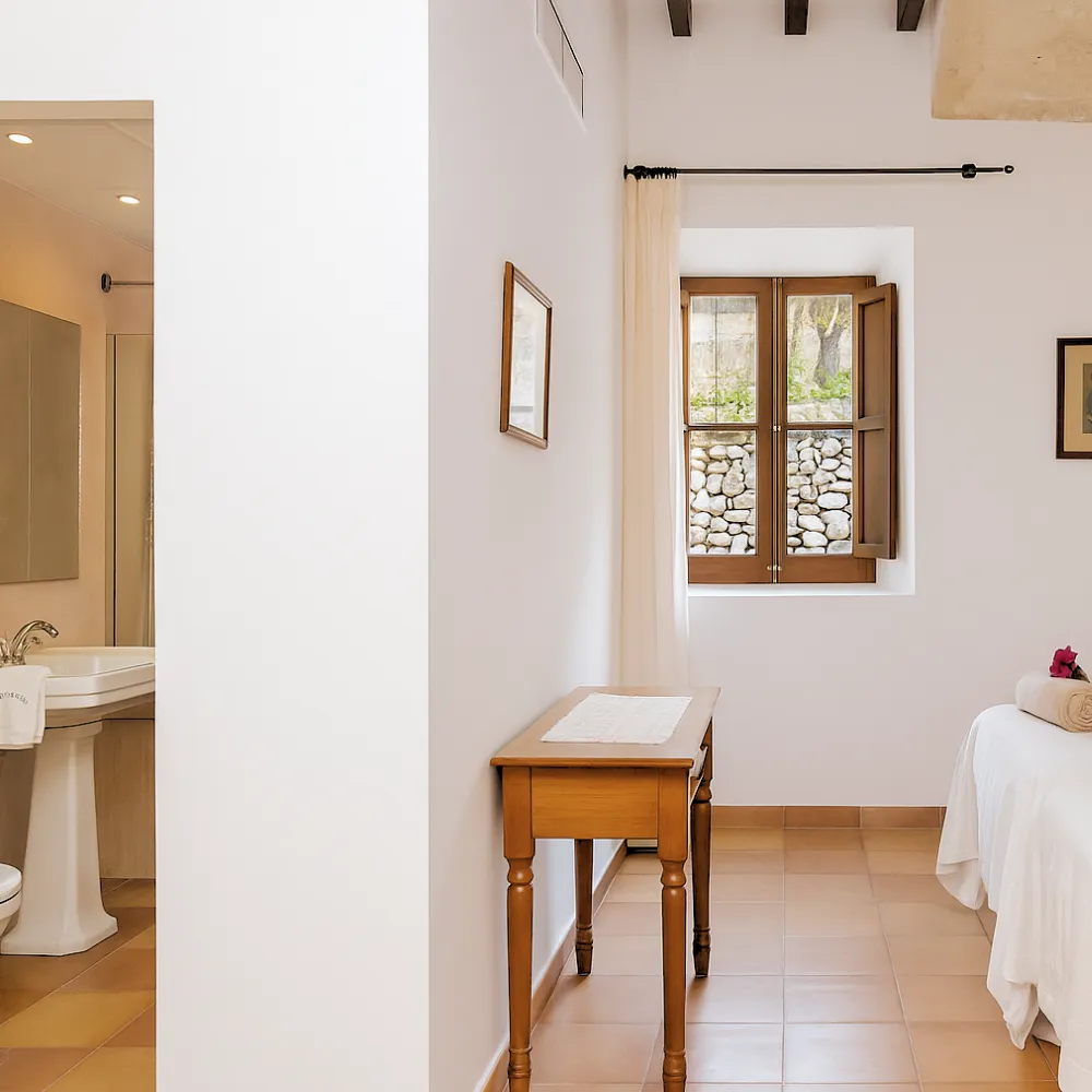 Jo Macarthur Mallorca Yoga Retreat 2025 property room image 8