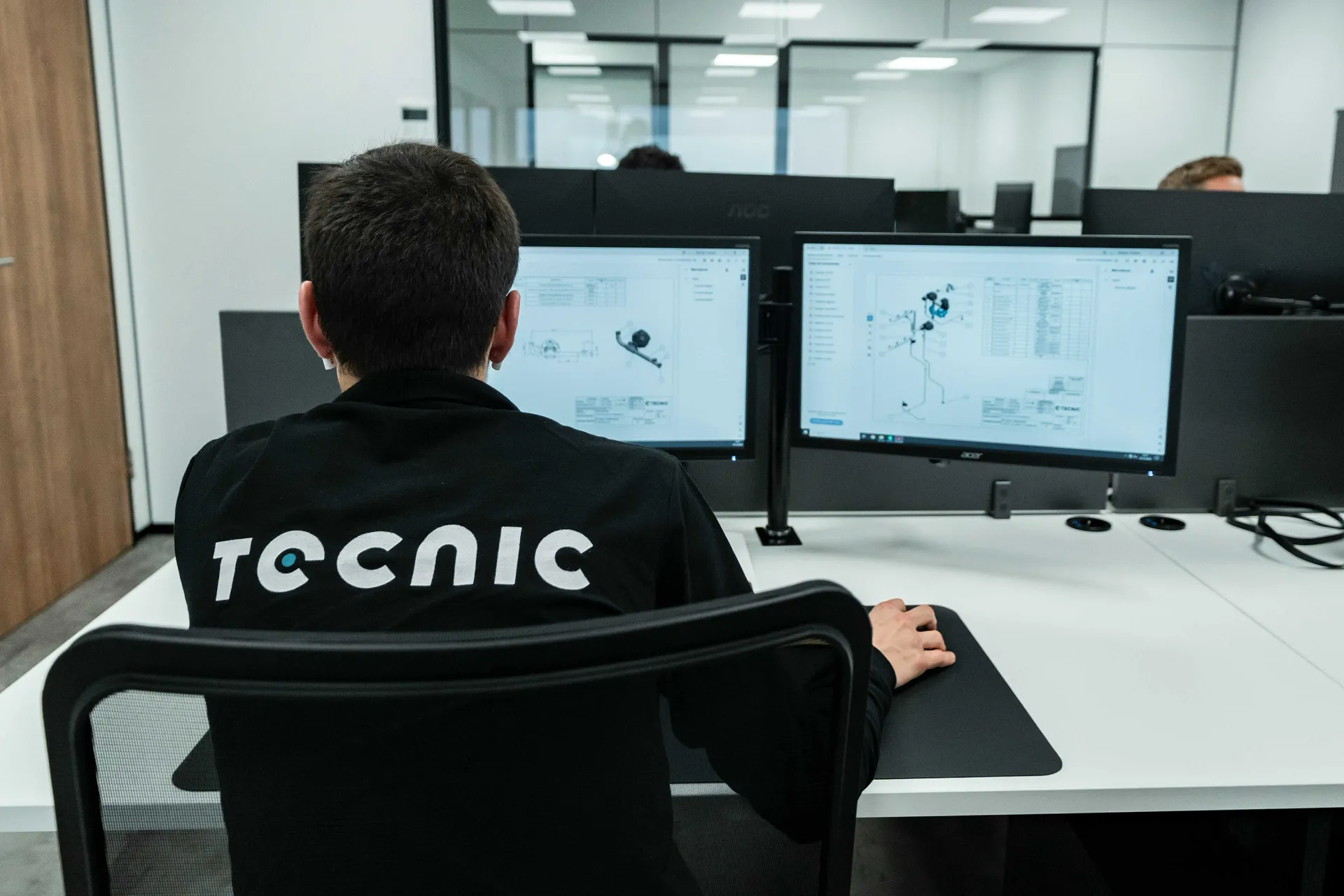 Business leader managing a global remote workforce.