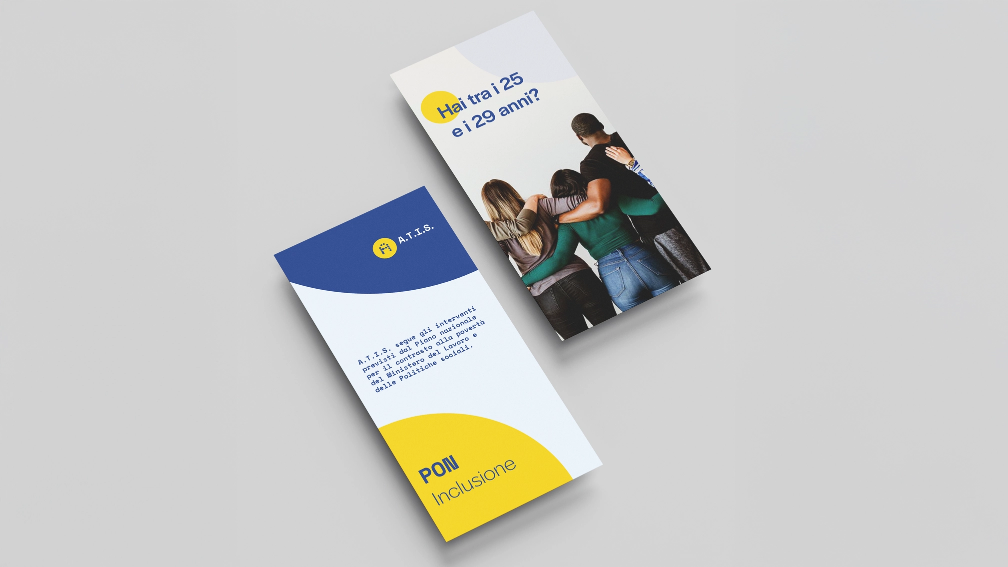 Mockup di brochure ATIS POIn Inclusione con logo e giovani abbracciati, SevenApp