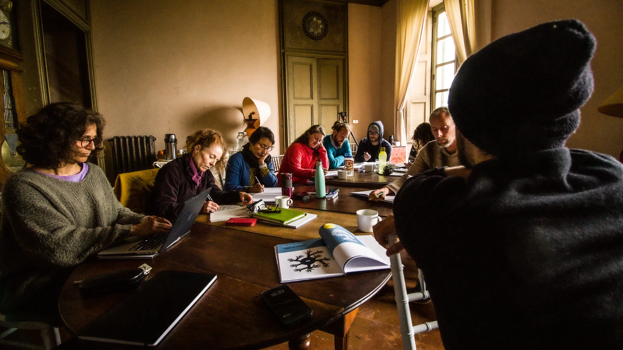 [background image] image of a workspace (for a mobile gaming)