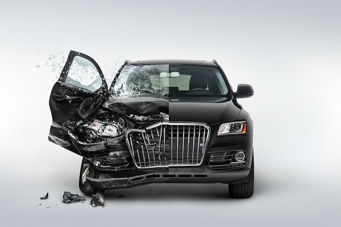 Auto met zichtbare schade tijdens een kentekencheck
