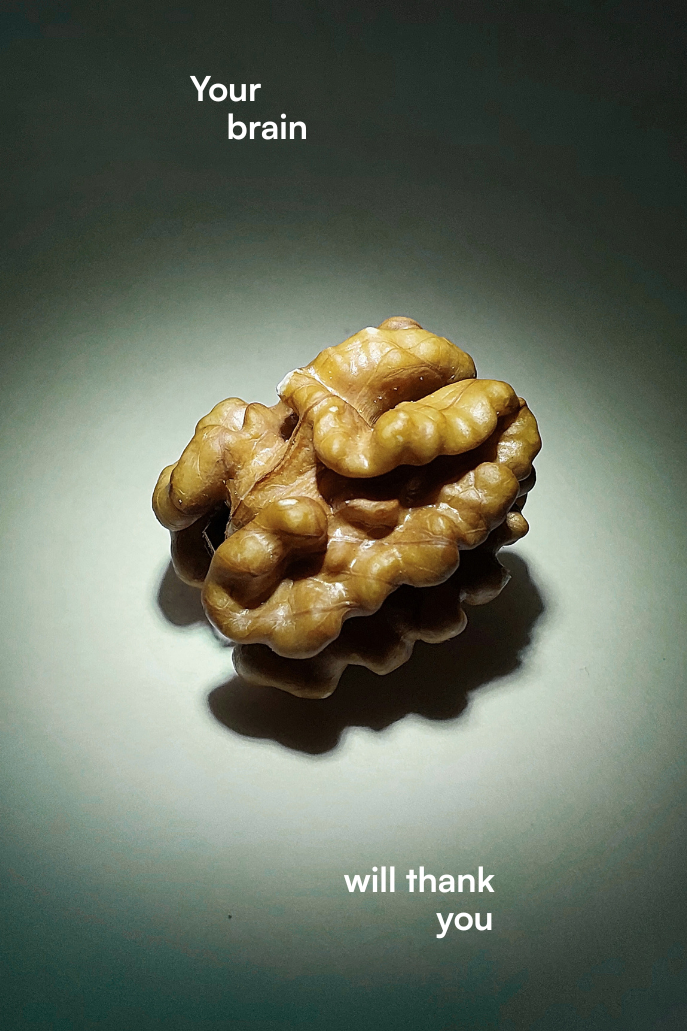 Image of middle-aged PR & Comms leader being included and not discriminated against, giving her professional development and career advancement opportunities for growth via Piar's workshops