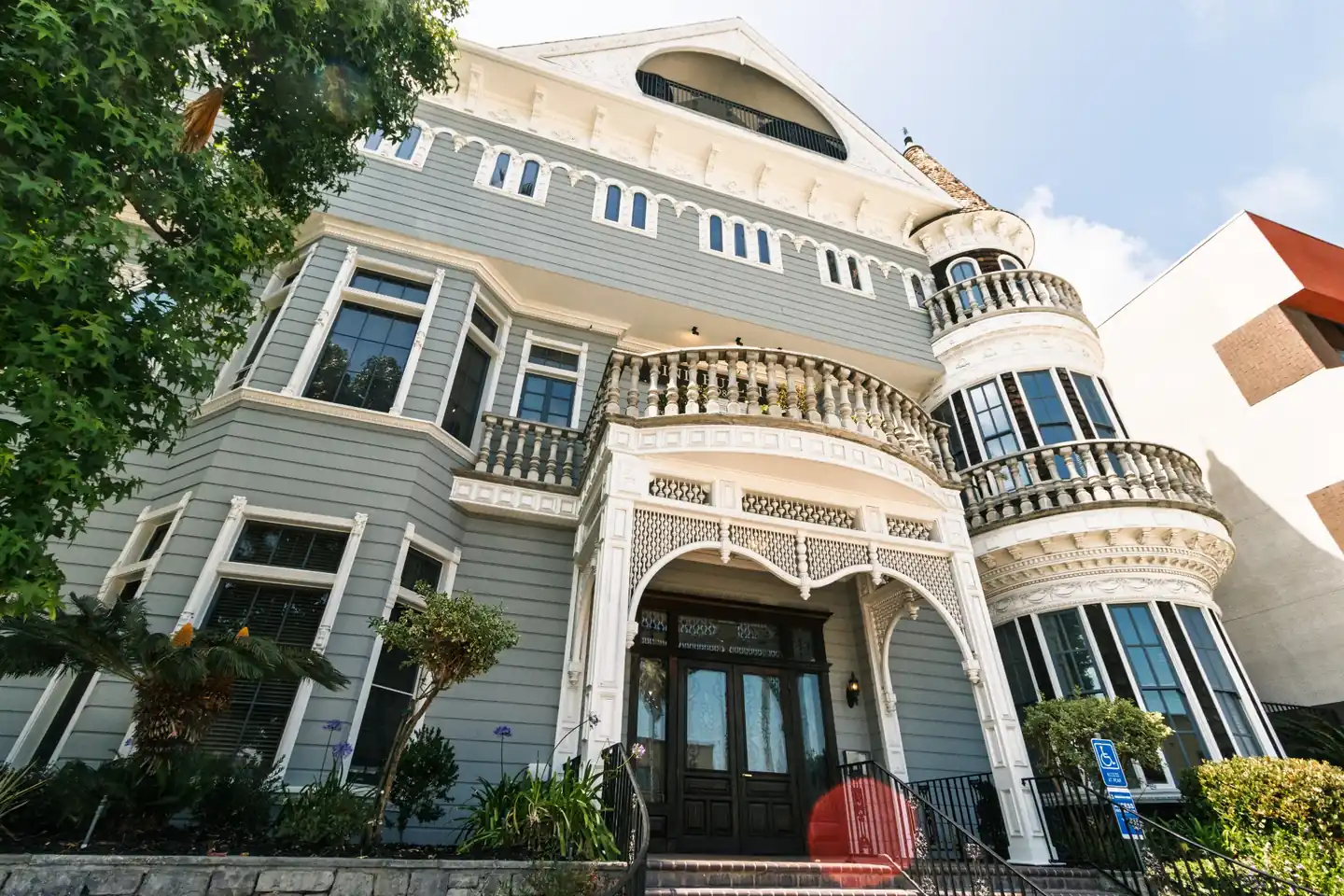 Exterior of Mellow Therapy’s historic Culver City office building