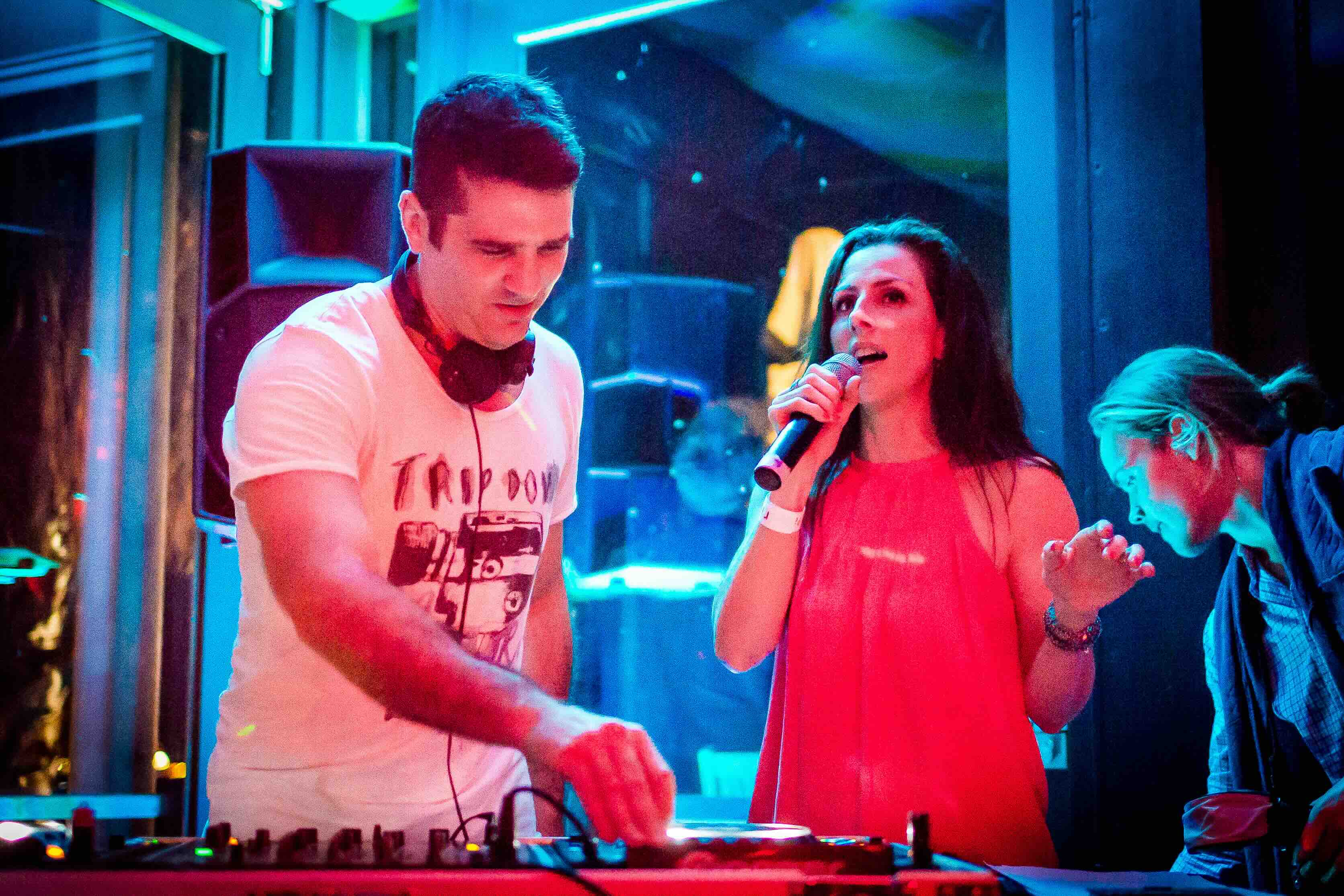 close-up of a single page of sheet music