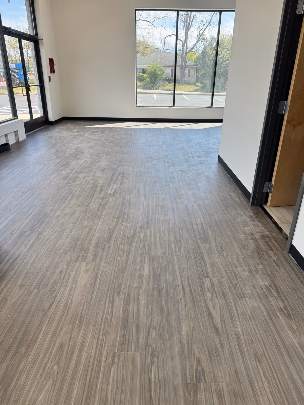 Professional glue down vinyl flooring Atlanta