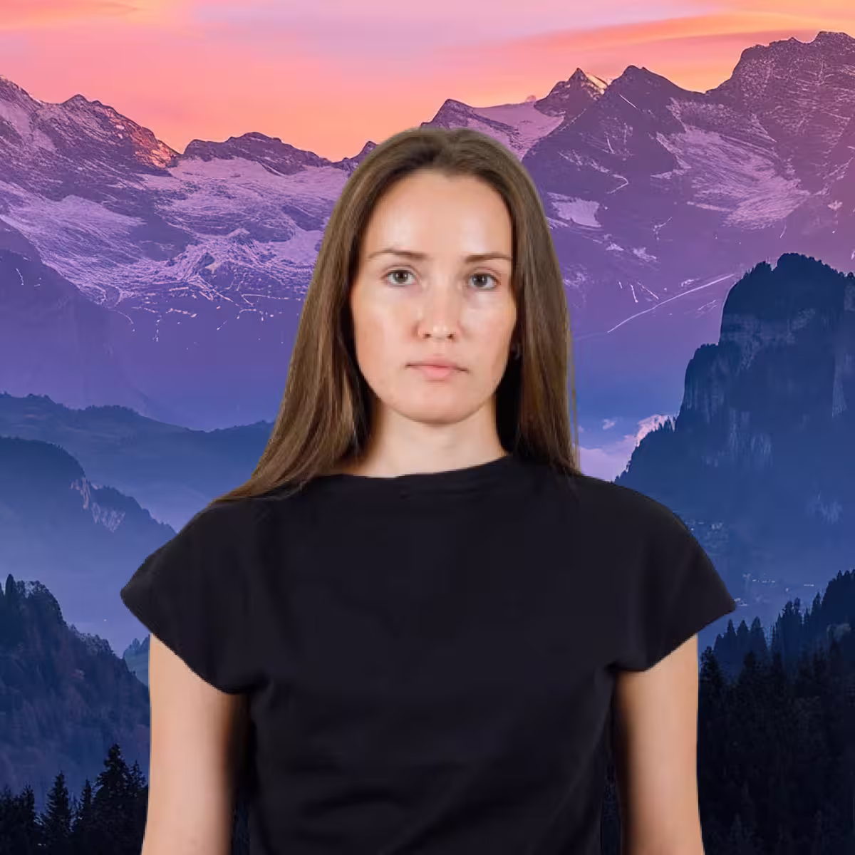 Project Lead von Web Unlimited – Frau mit langen dunkeln Haaren - organisiert Chaos mit Gelassenheit und Google Sheets