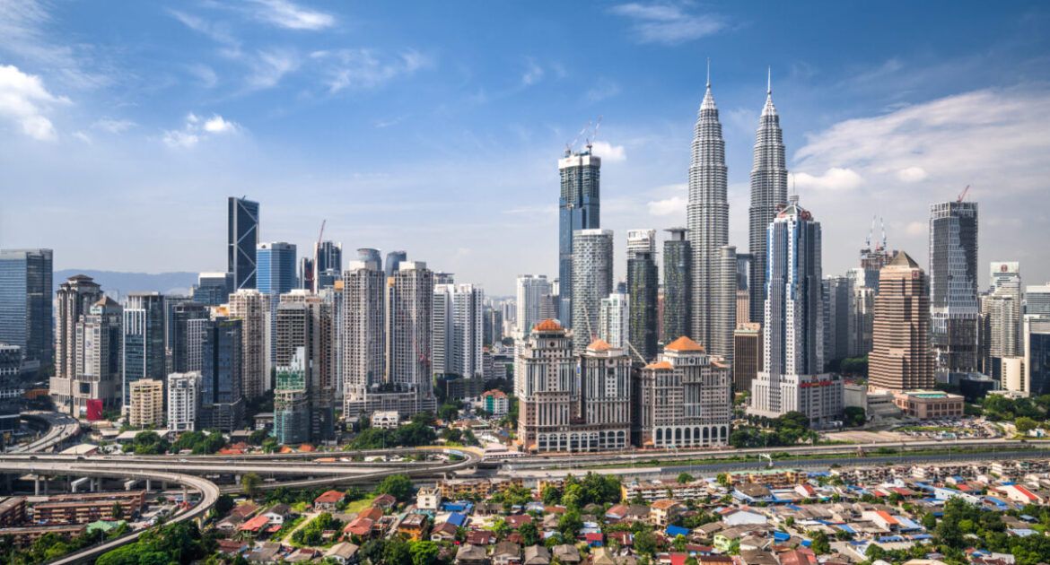 Asia continues to lead global economic growth, investors and entrepreneurs are increasingly turning Malaysia as a premier destination for offshore company.
