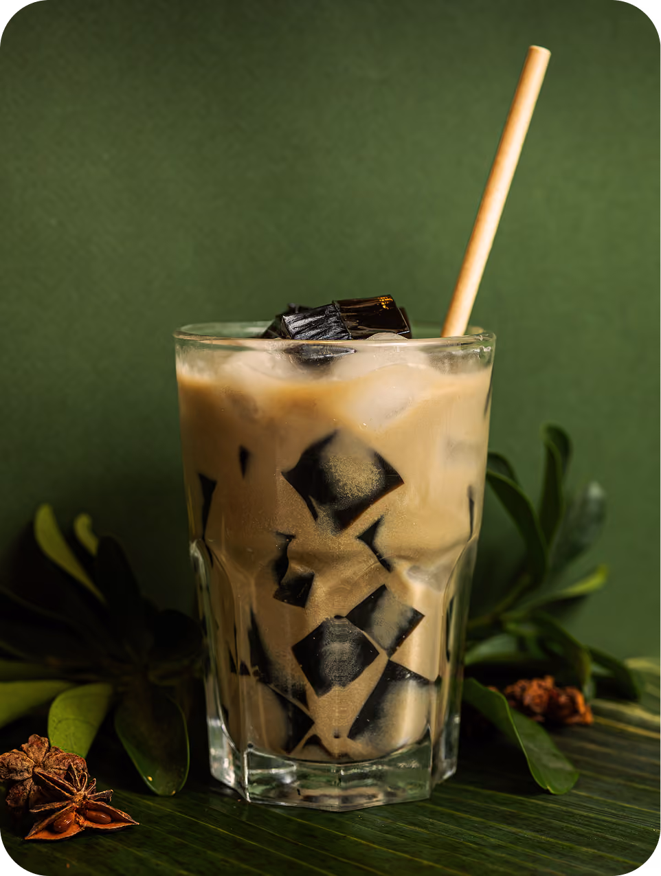 Café au lait glacé, disponible chez Ptéah La Maison Cambodgienne au 83 Rue Maréchal Joffre, 44000 Nantes. 