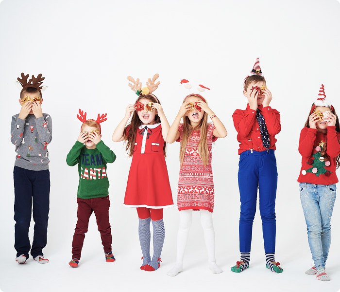 children with Christmas costumes