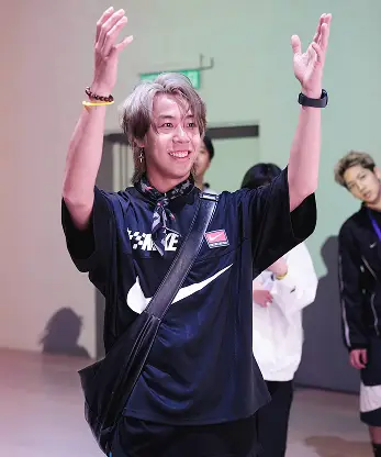 Nike AR product showcase 360-degree rotating garment view Malaysia