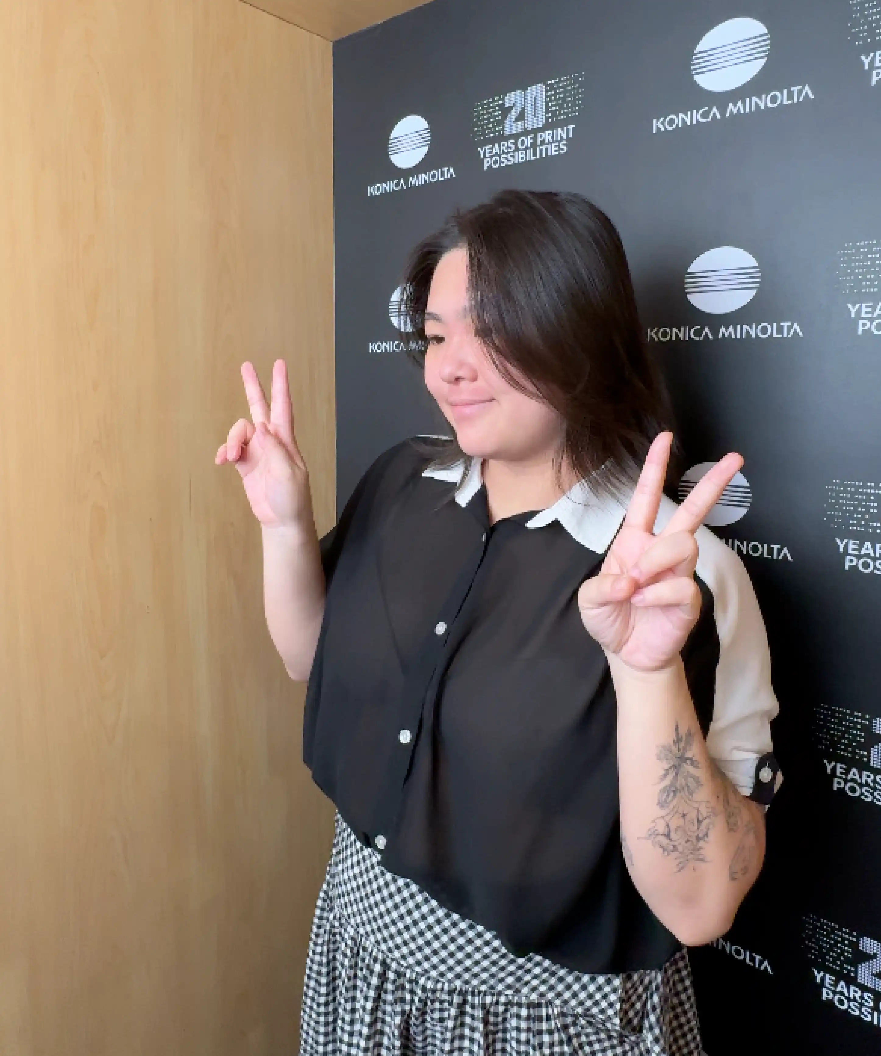 Konica Minolta Print Tech visitor capturing personalized photo at monochrome photobooth