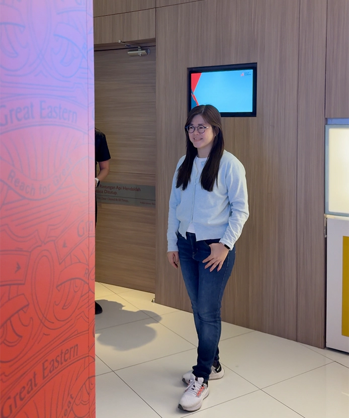 Woman posing in front of the red kiosk's camera for a photo capture.