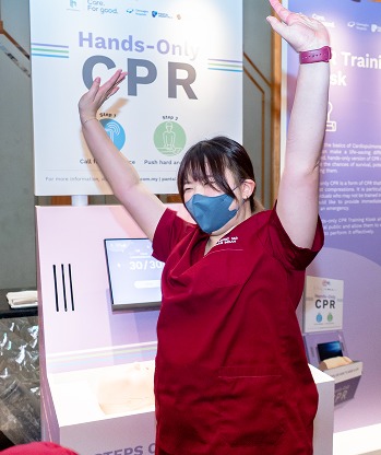 Participant completing the IHH CPR training exercise on the mannequin, Malaysia
