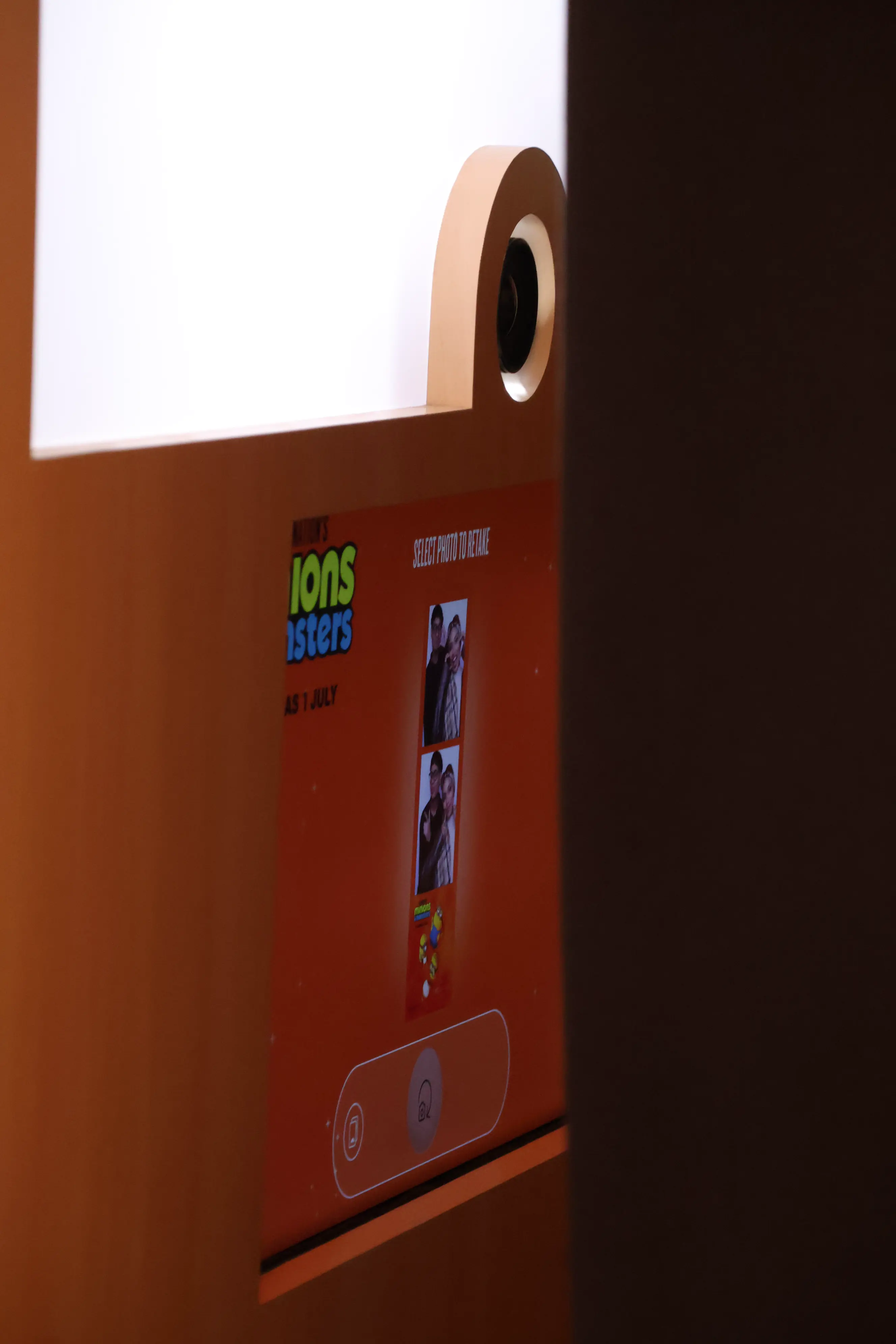 Photo booth screen with camera showing the photo retake selection inside the booth