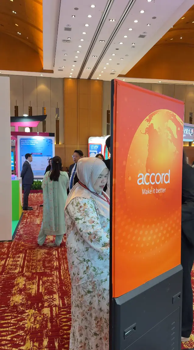 Orange Accord digital kiosk greeting congress visitors in the exhibition hall