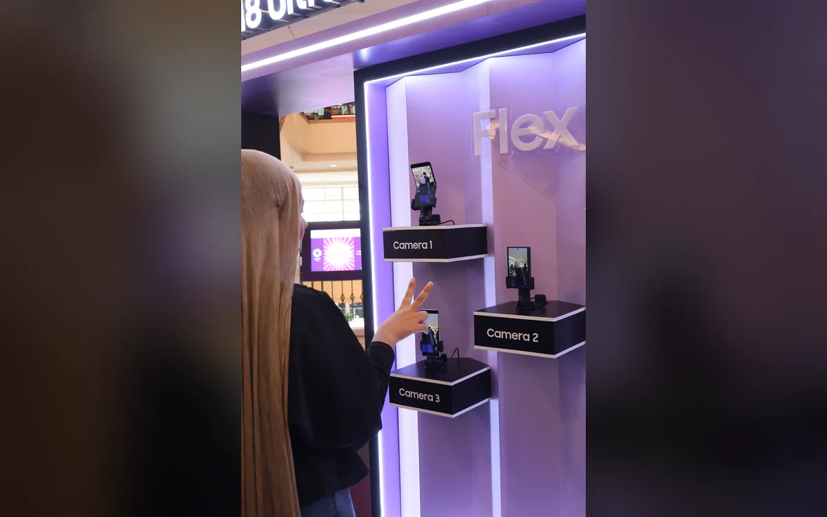 Guest at the three Galaxy Z Fold camera stations of the Samsung pop-up photo booth
