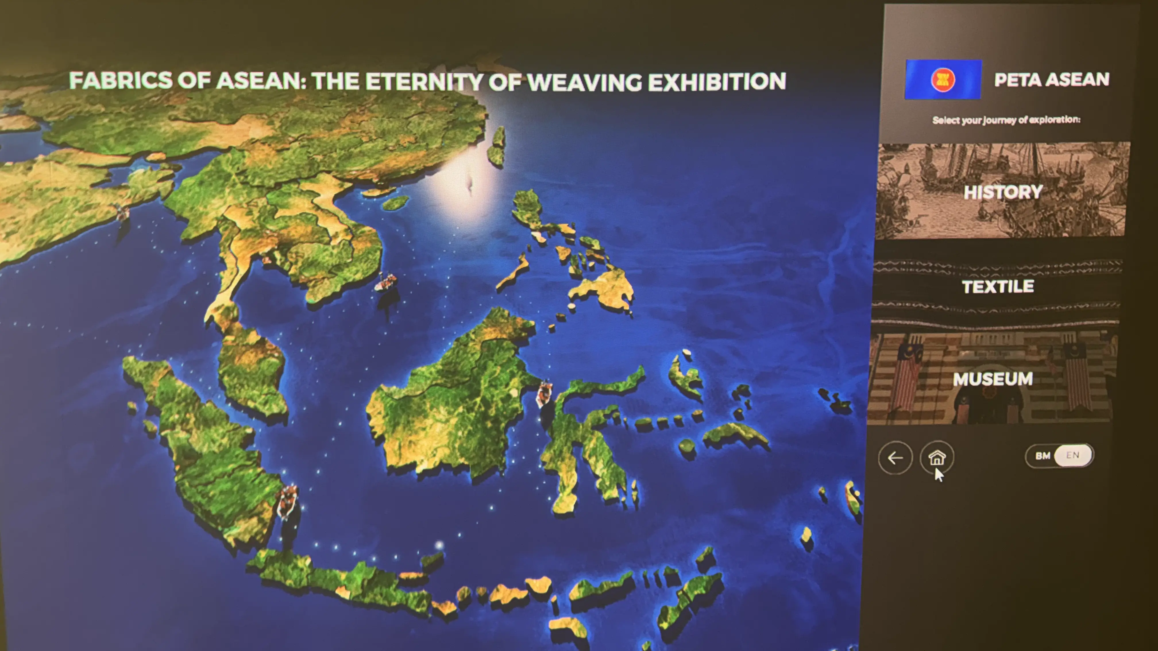 Interactive ASEAN map screen with History, Textile and Museum exploration menu