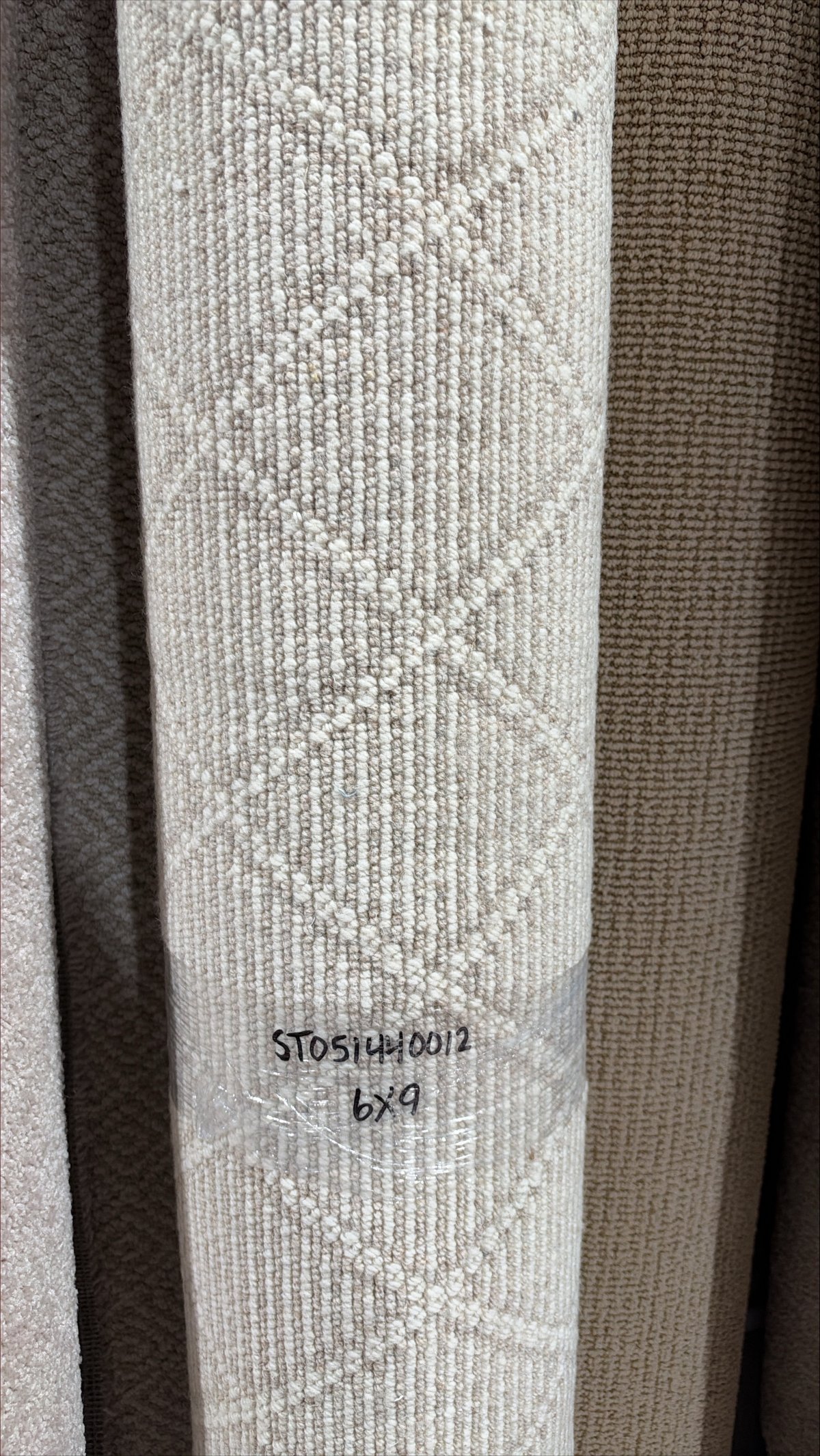 Prebound wool area rug 51440012