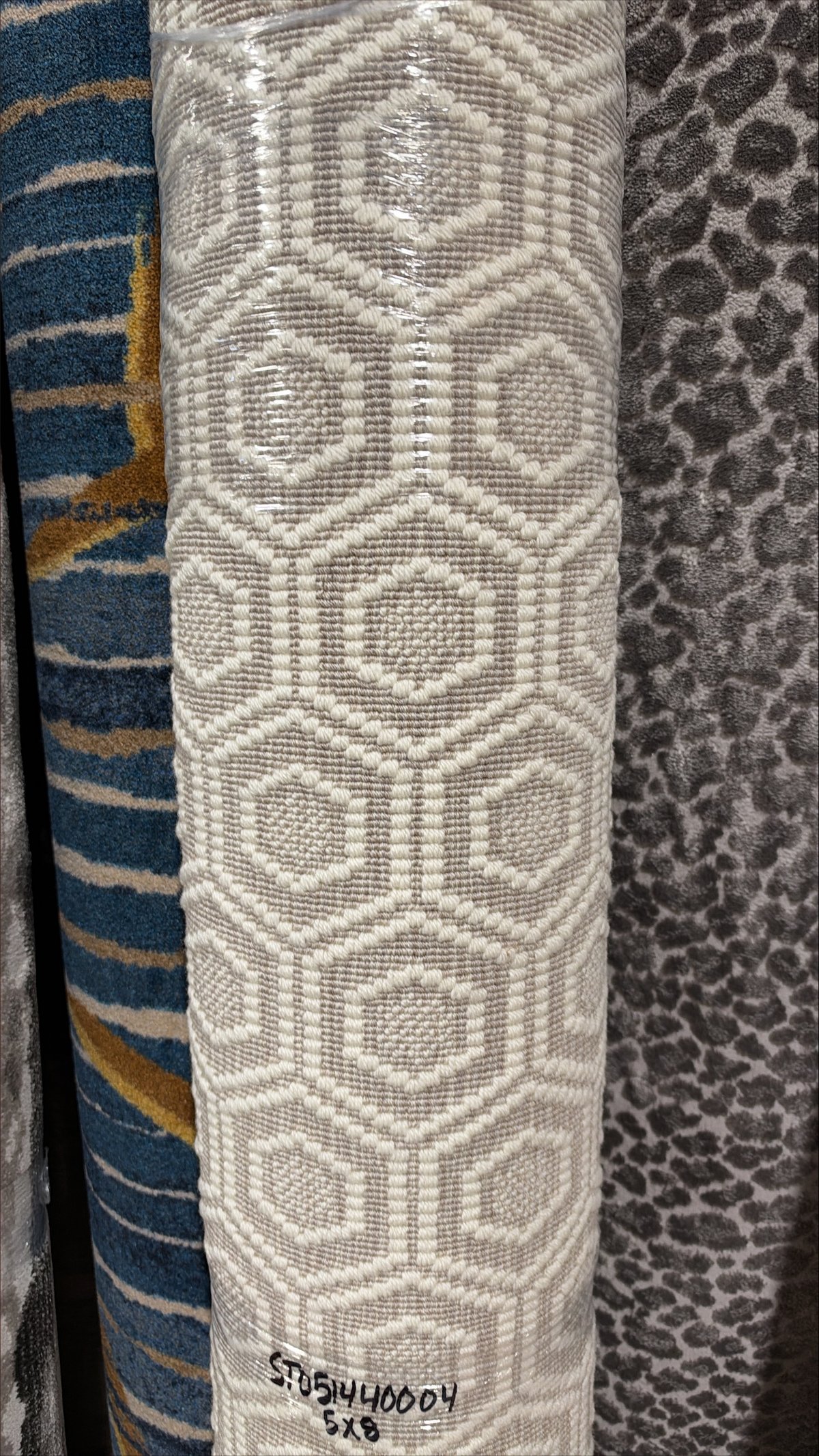 Prebound wool area rug 51440004