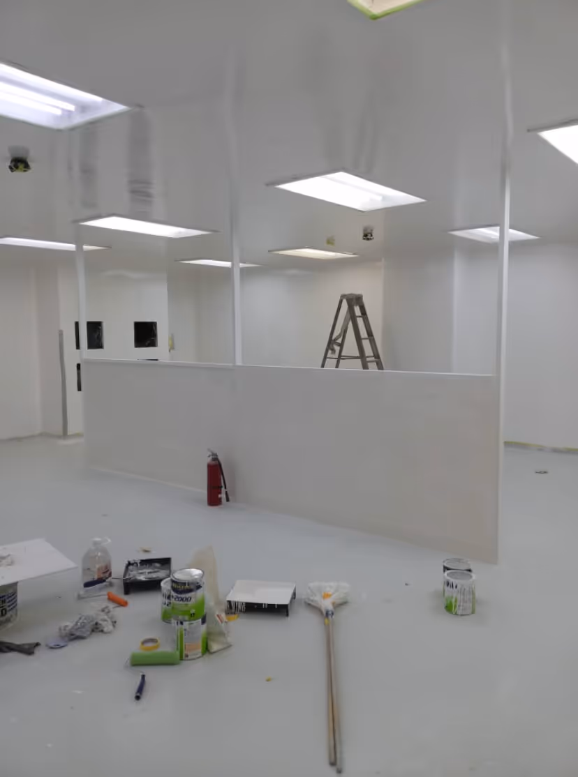 Aplicación de pintura epoxica en áreas de laboratorios