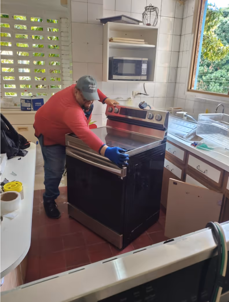 Reparación de cableado en corto de acometidas eléctricas de secadora y cocina eléctrica instalación de tomas 220V