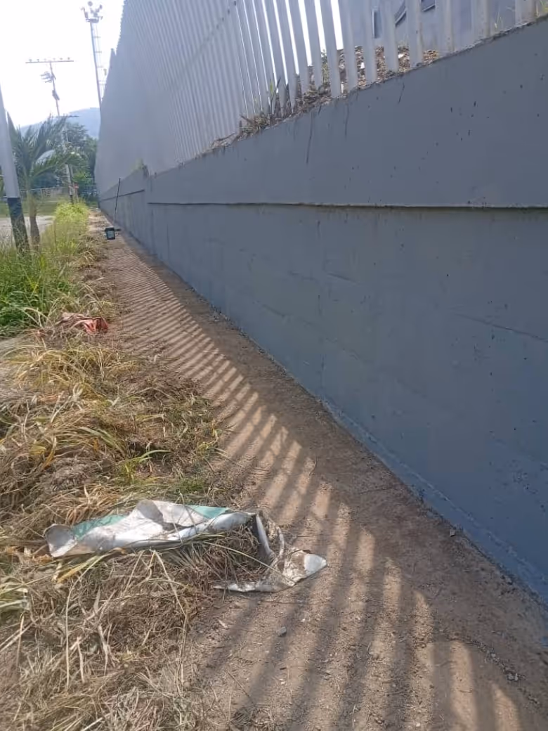 Pintado y maquillaje de paredes de gris