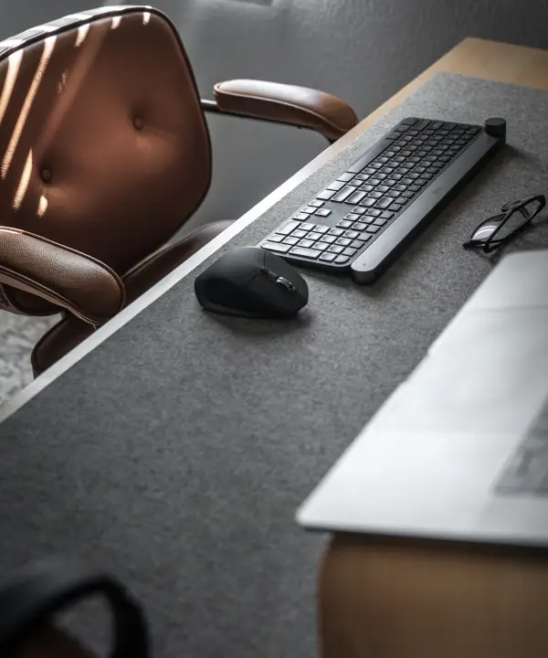 black-keyboard-about-three