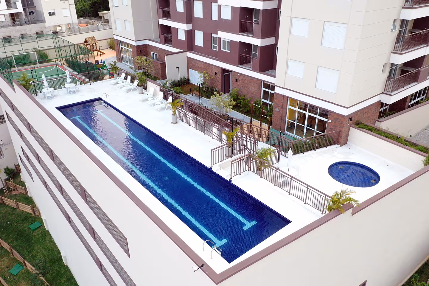 Piscina adulto com raia e infantil