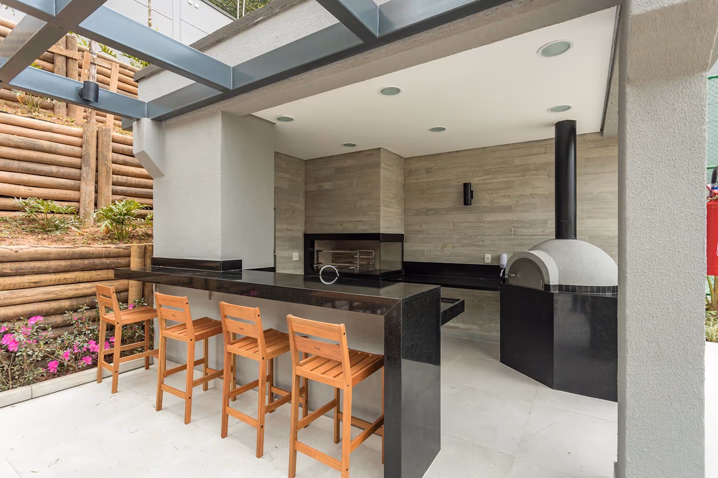 Espaço Churrasqueira e forno de pizza