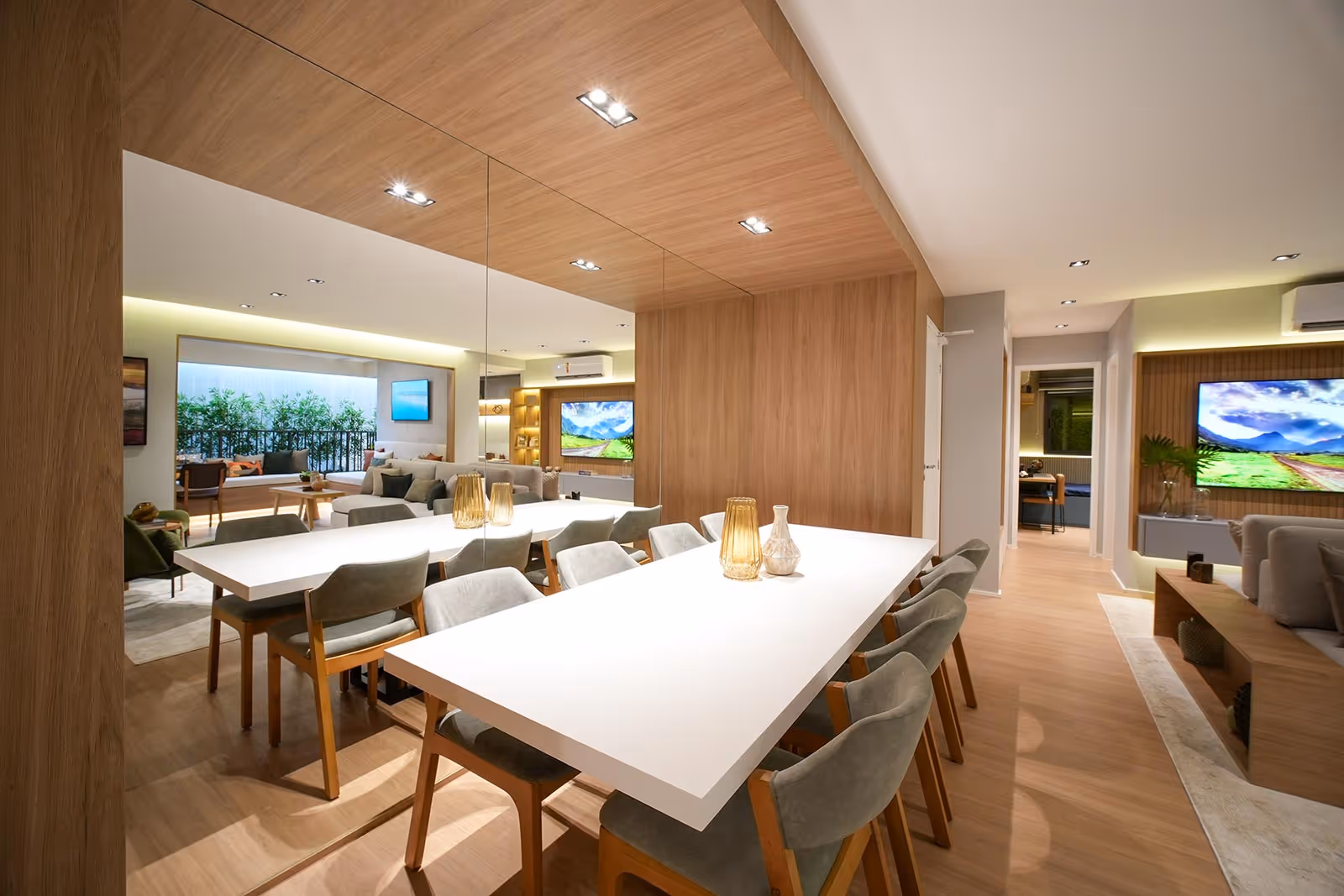 Living ampliado com cozinha integrada e home office