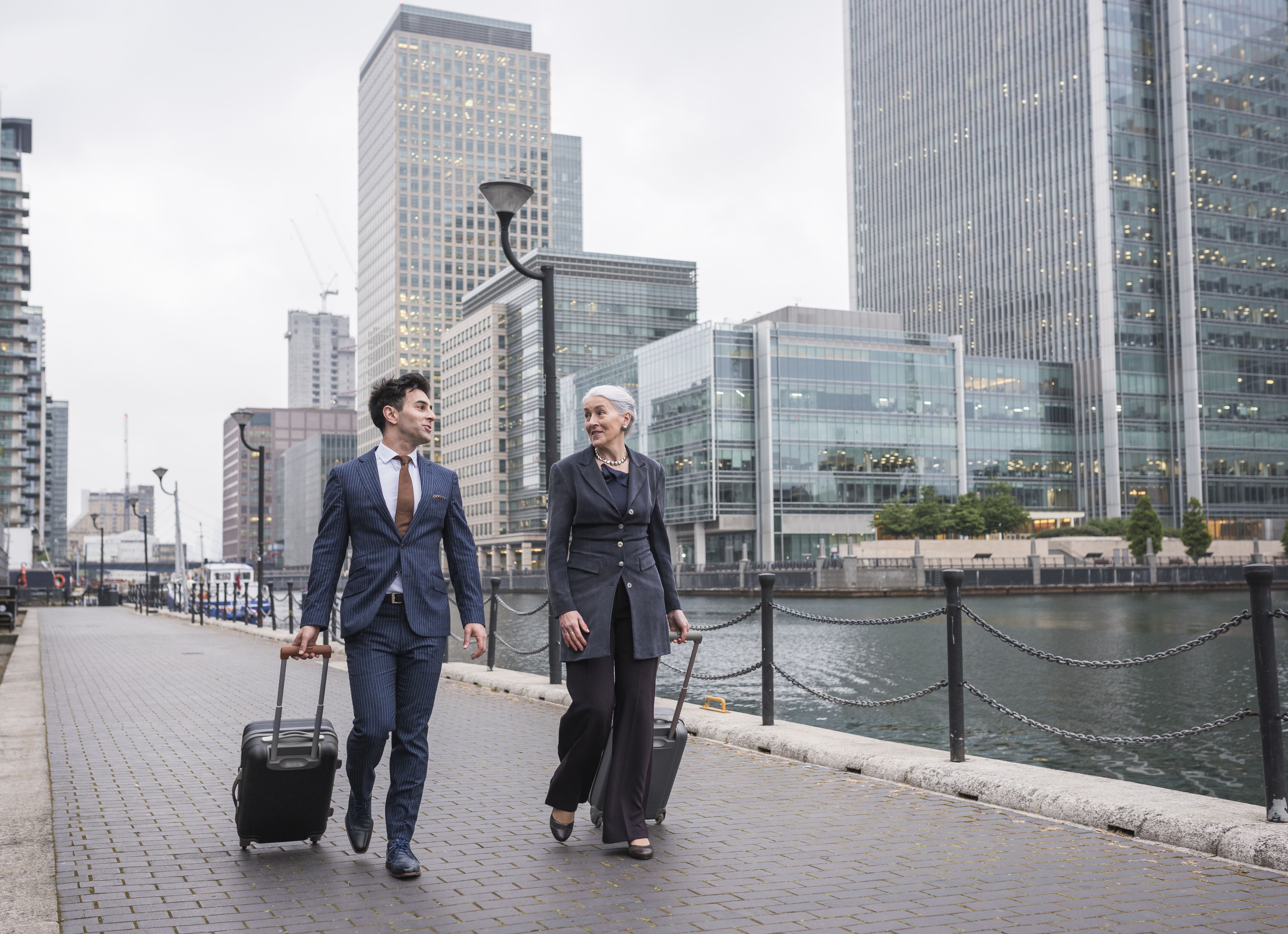 Can You Work on an ESTA in the U.S.? Legal Risks and Real Visa Options