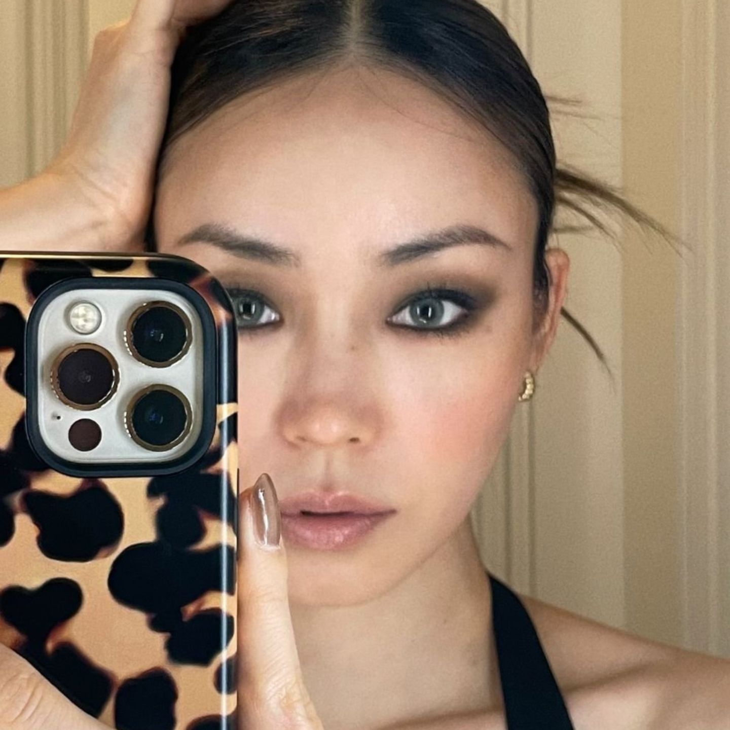 벨라하디드 무드 스모키 메이크업 스타일컷 (smoky makeup inspired by Bella Hadid)